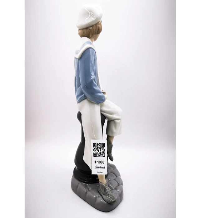 Lladro “Boy with Yacht” Biblo