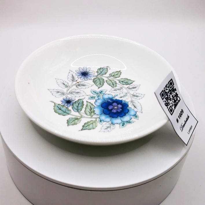 Wedgwood Clementine Nut Dish/Serving Dish – Hand-Painted Floral Design, Collectible English Elegance in a Serving Piece