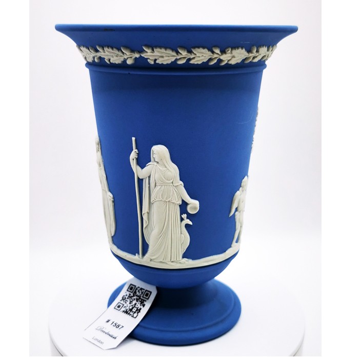 Голубая ваза Wedgwood