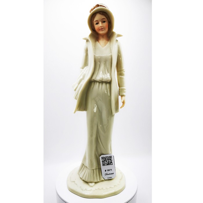 Regal Collection Porcelain Figurine - Vintage Handcrafted Elegant Collectible Piece