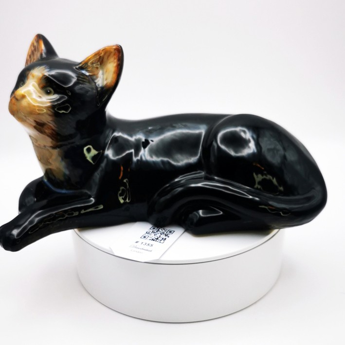 Brown and Black Cat Figurine – Elegant and Detailed Handcraft
