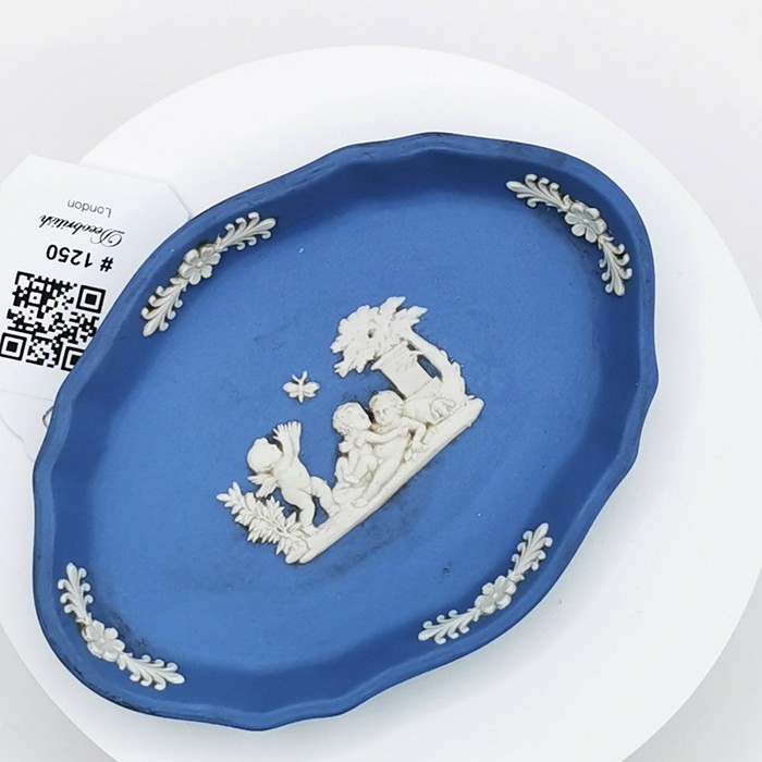 Wedgwood Oval Serving Dish – Elegant and Stylish Design