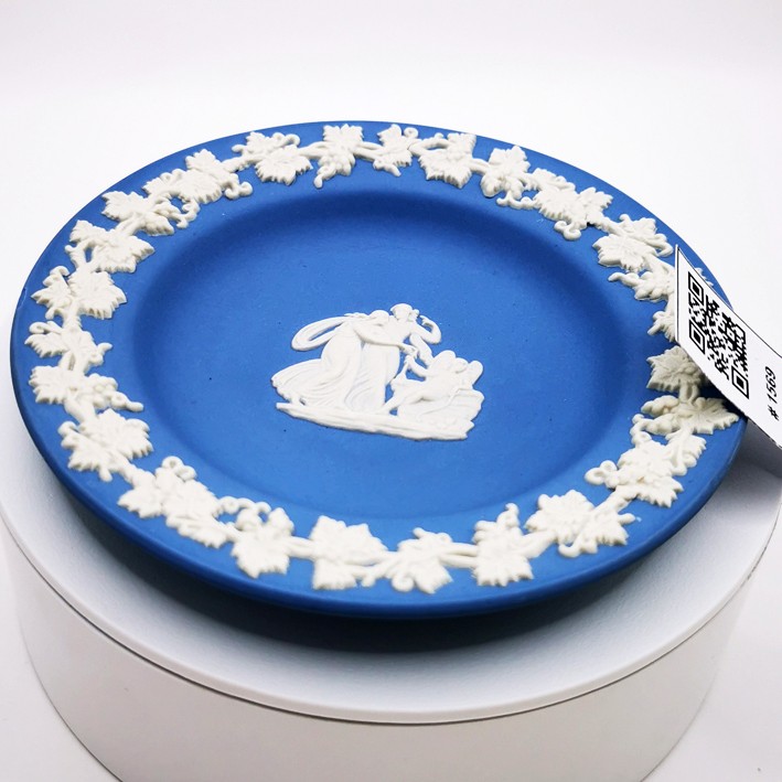 Wedgwood Small Plate – A Special Touch for Your Table with English Elegance