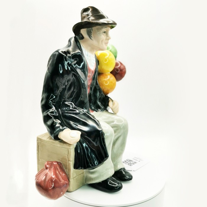 The Leonardo Collection Balon Satıcısı Oturan Yaşlı Adam Biblosu - 18 cm Yükseklik, 14 cm Genişlik