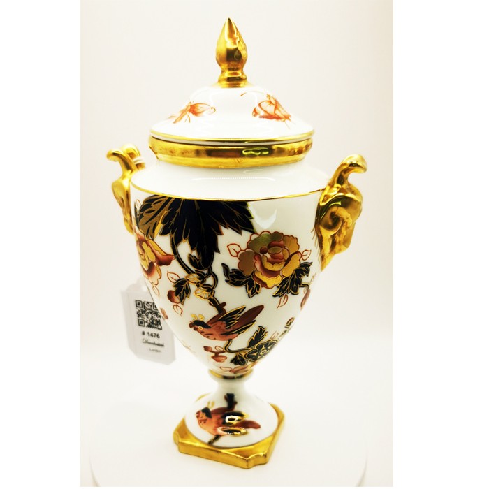 Coalport Covered Handled Vase – A Decorative Piece with Elegant and Chic Design