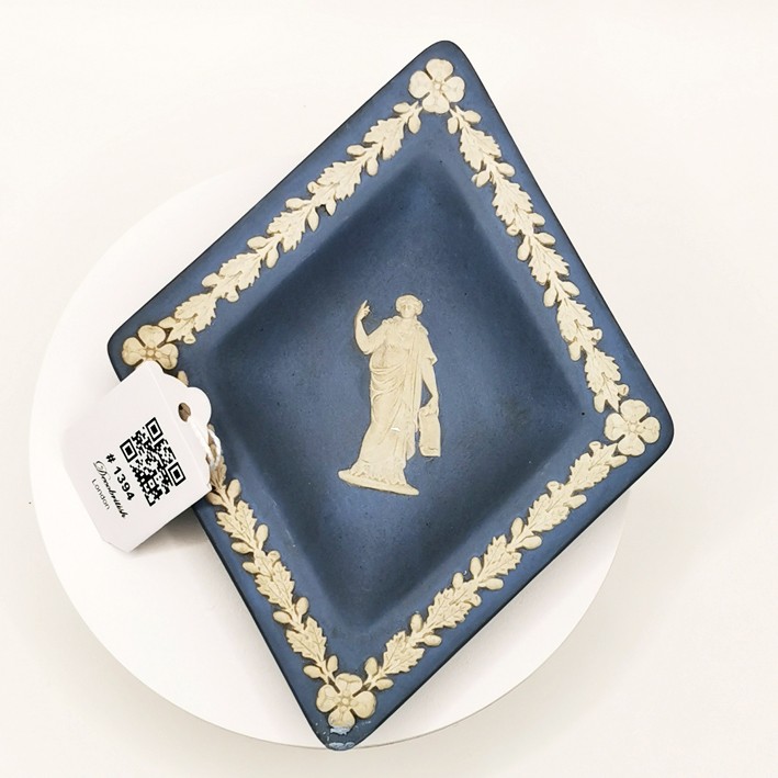 Wedgwood Blue Parallelogram Plate – Jasperware Collector's Plate