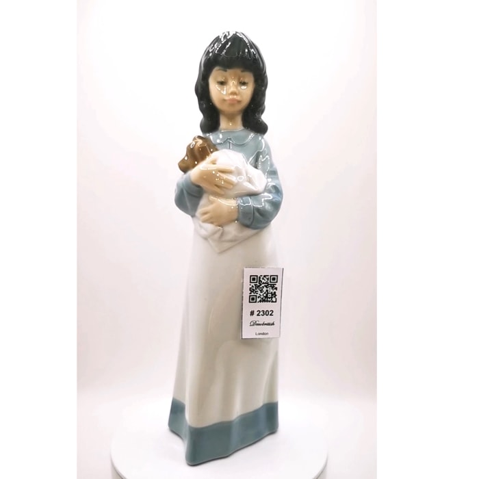 Nao Kucağında Köpekli Kız biblosu