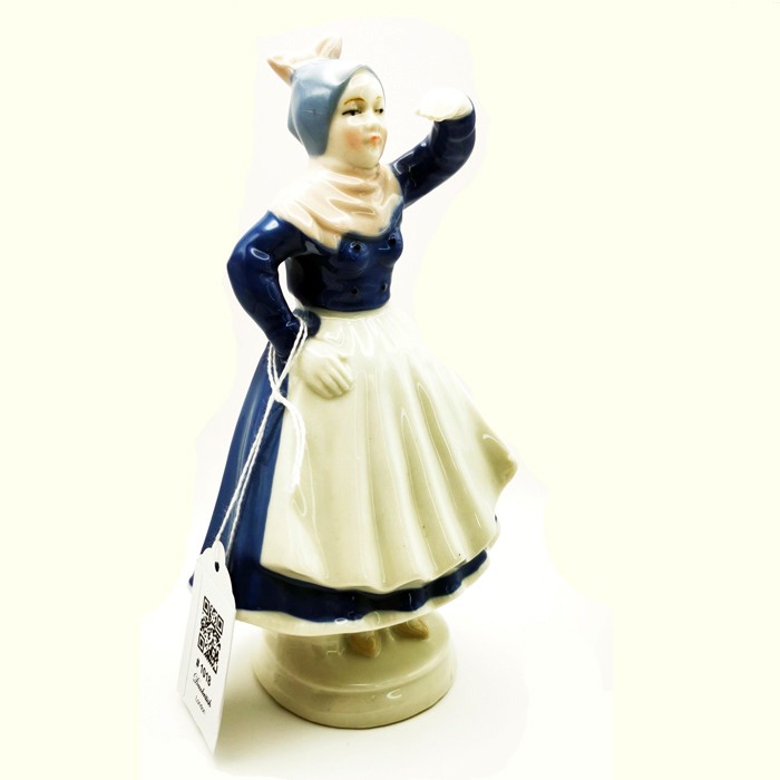 Traditional GDR Folklore Dancer Figurine - 17.5 cm Decorative Ceramic Figure