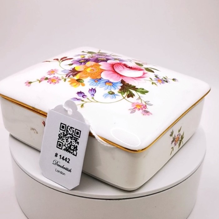 Прямоугольная бонбоньерка Royal Crown Derby – Звезда вашей коллекции с английской элегантностью