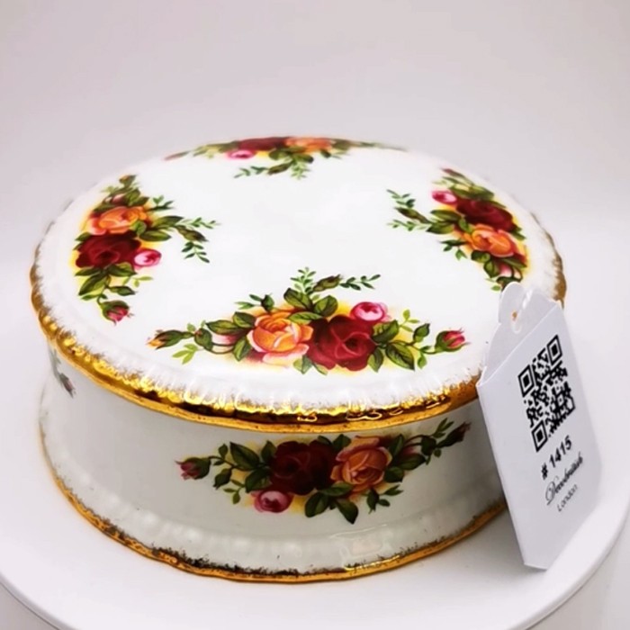 Royal Albert "Old Country Roses" Bonbonniere – Elegant Porcelain Box