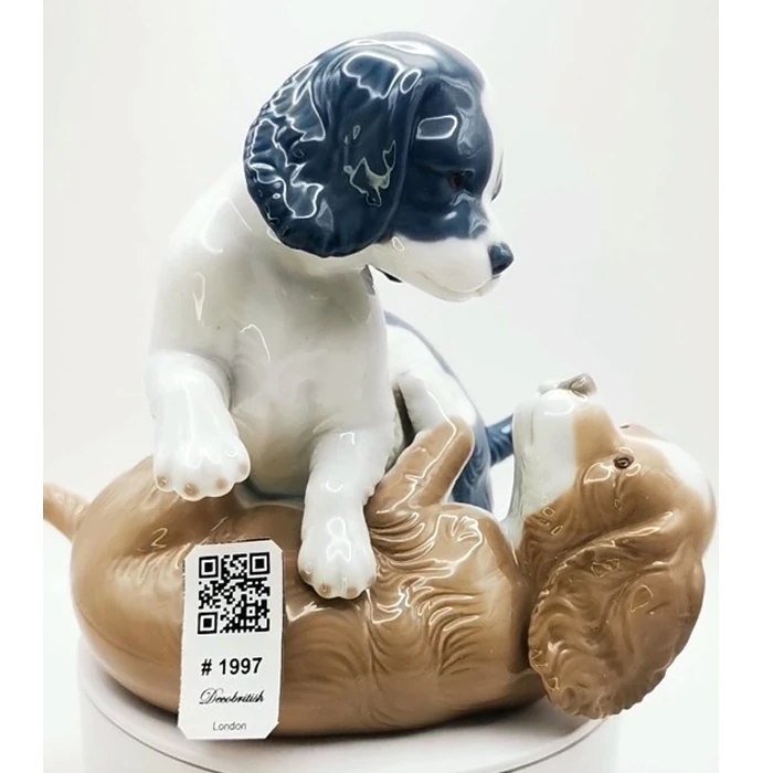 NAO Lladro Twerp & Mikie Playing Puppies Figürin