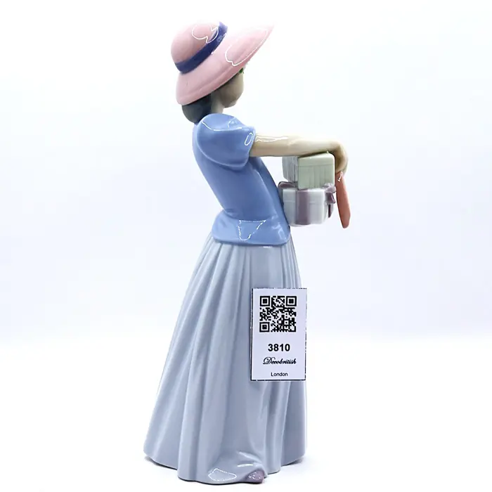 Lladro New Shoes 6487 Figurine – Girl Figurine Designed by Juan