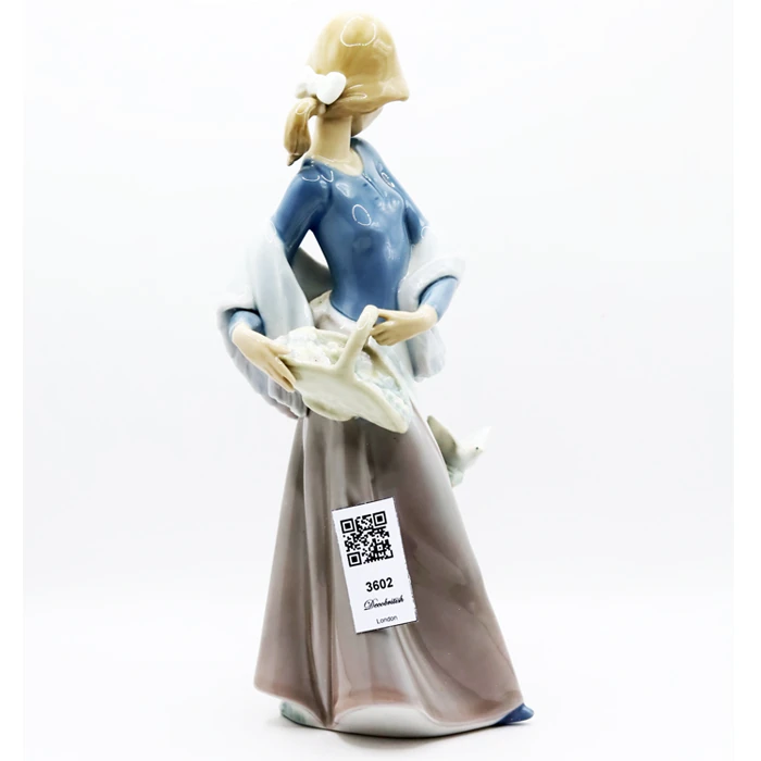 Lladro In the Garden Biblo Model 5416 – Woman with a Basket of