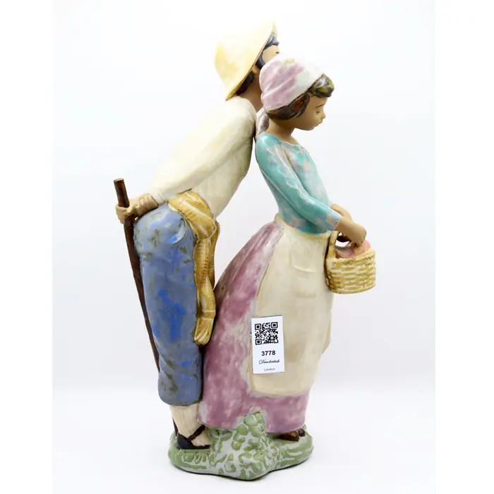Lladro NAO Earth Series Figurine – H: 31 cm Decorative Figurine