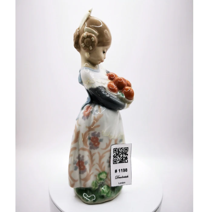 Lladro “Valencian Girl with Basket of Oranges” Biblo