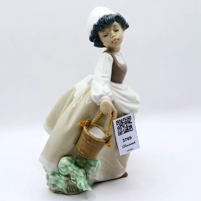 Lladro Nao Girl with Buckets in Both Hands Figurine – Decorative