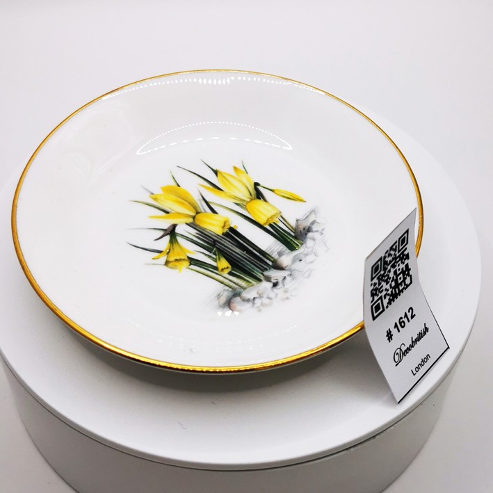 Royal Worcester "Daffodil" Patterned Elegant Nut Dish/Serving Dish – An English Spring Breeze, Collectible Porcelain Presentation