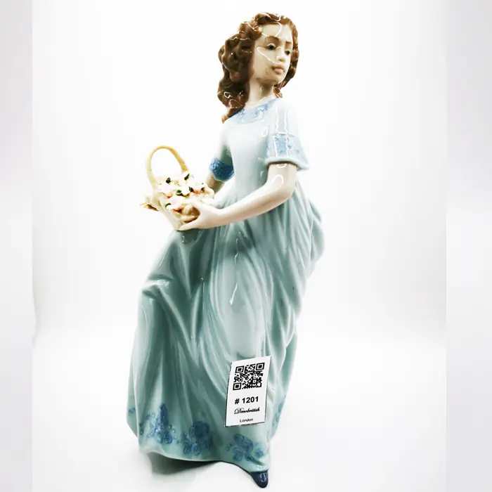 LLADRO Outlet Figurine – Girl Holding Flower Basket, 23 cm (Thumb