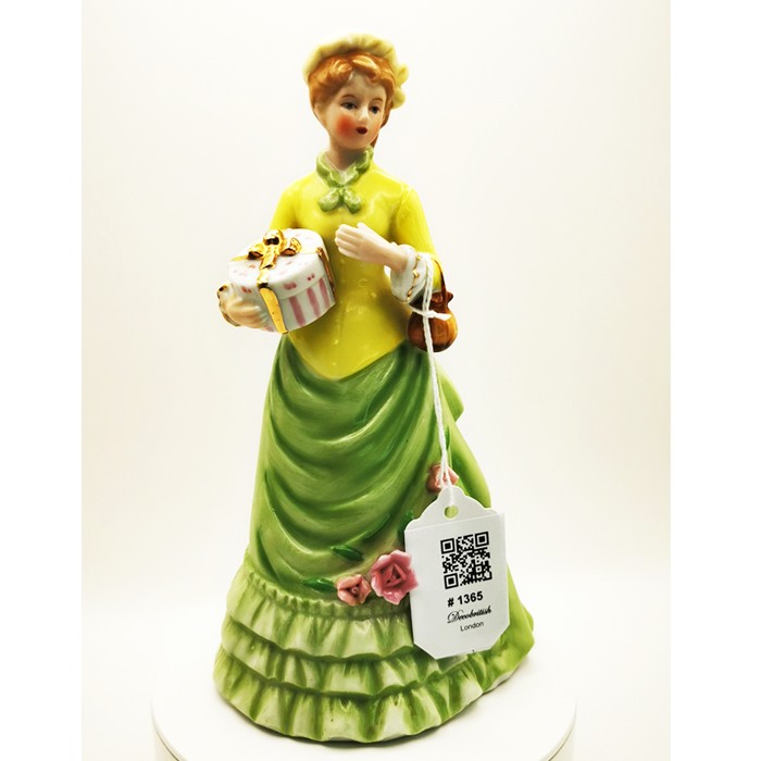 Gift-Wrapped Lady Figurine – An Elegant and Stylish Gift Option