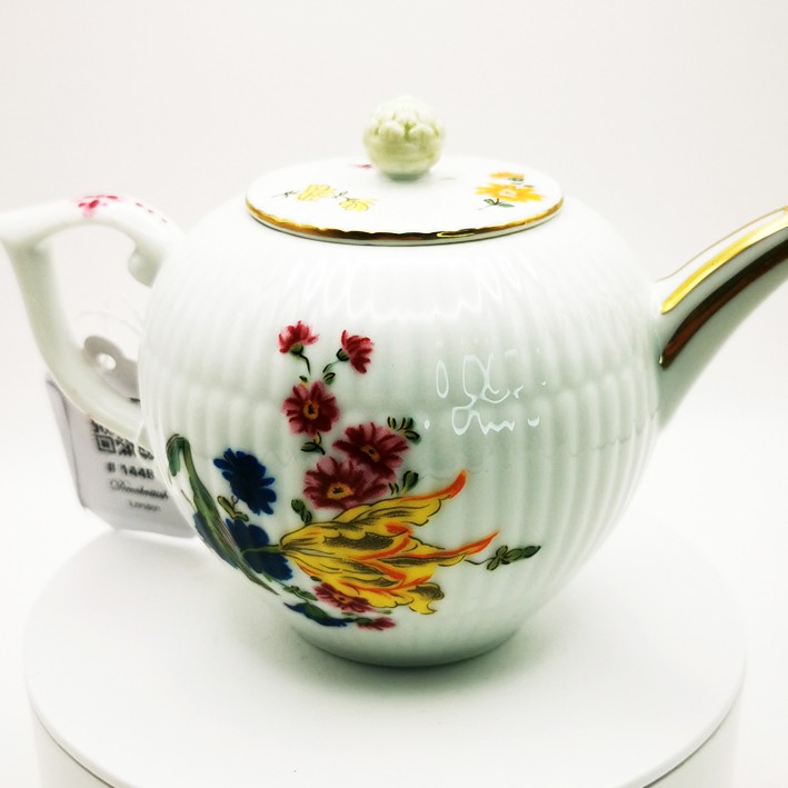 Victoria & Albert Museum Furstenberg Collector’s Teapot – Merging English Museum Heritage with German Craftsmanship