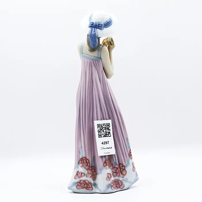 Lladro Cindy 5646 Girl Figurine – Wearing a Pink Dress and a Straw