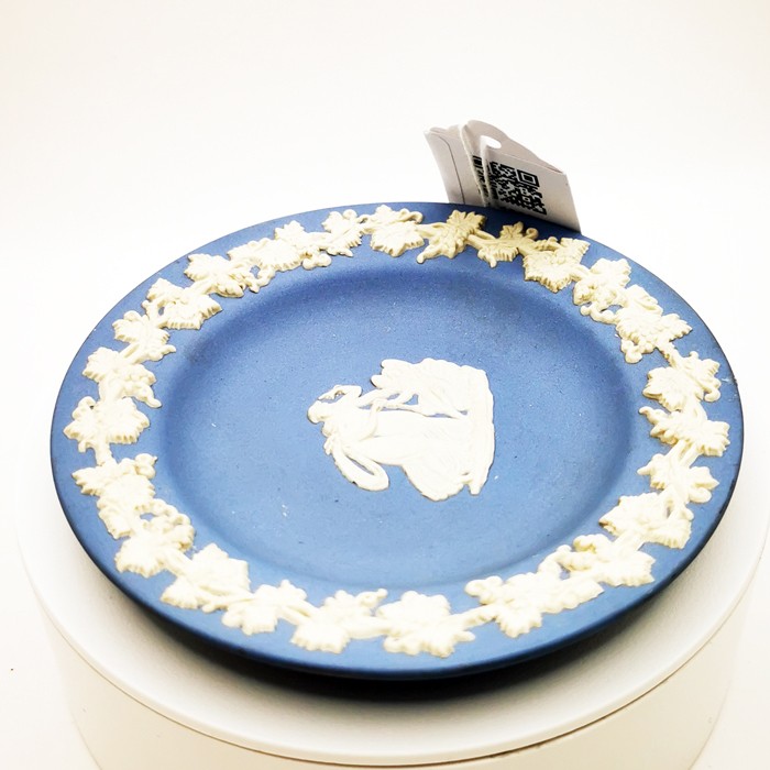 Wedgwood Blue Round Plate – Handcrafted Jasperware Collector's Plate