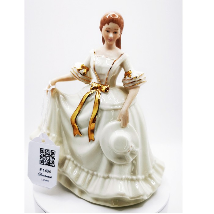 Delicate Leonardo Collection Figurine – Beautify Your Home and Collection with English Elegance