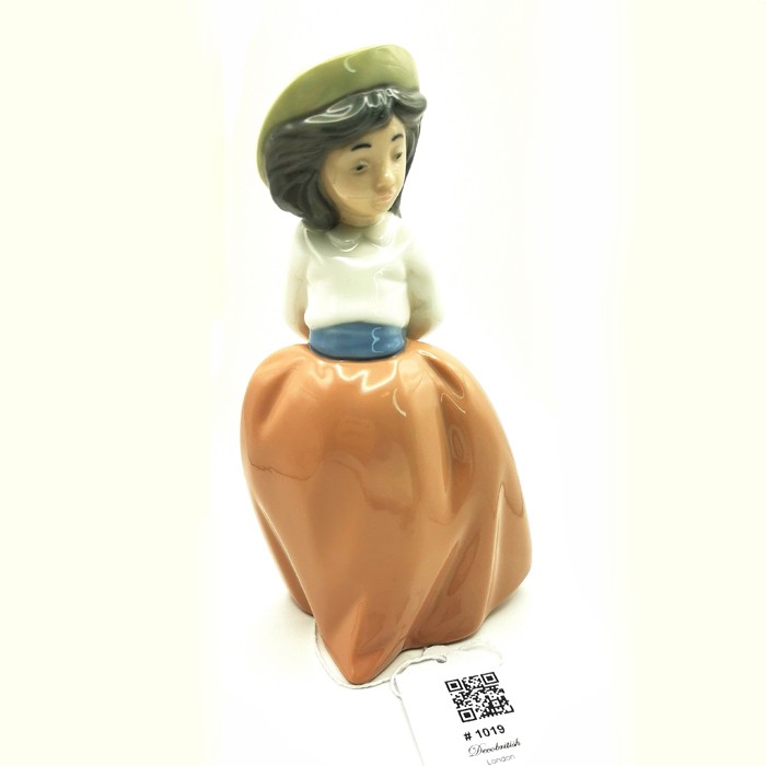 NAO Lladro Handmade Figurine from Spain - 18 cm Decorative Art Figure