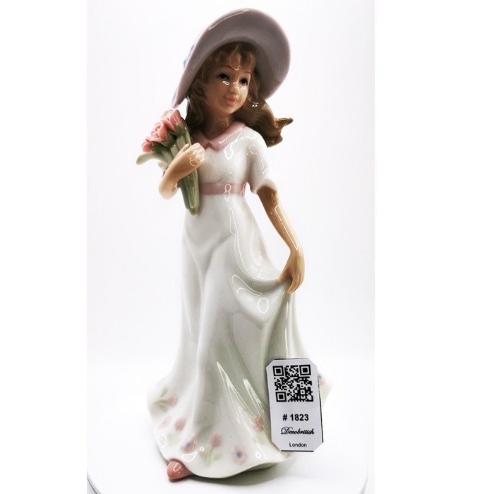 The Pearl of English Elegance: The Leonardo Collection Collectible Figurine