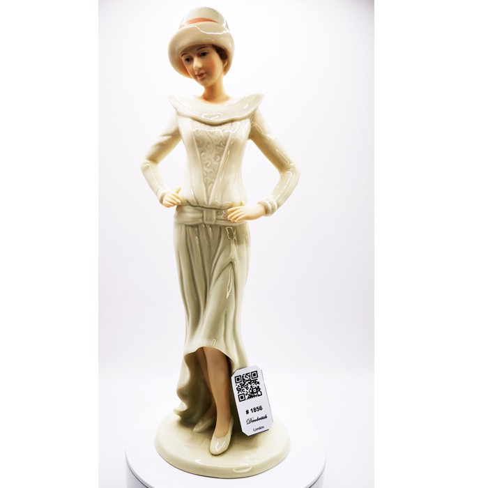 Vintage Regal Collection Lady Figurine - Rare Collectible Piece