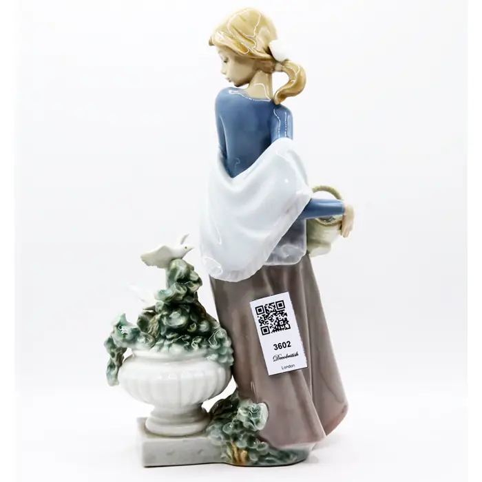 Lladro In the Garden Biblo Model 5416 – Woman with a Basket of