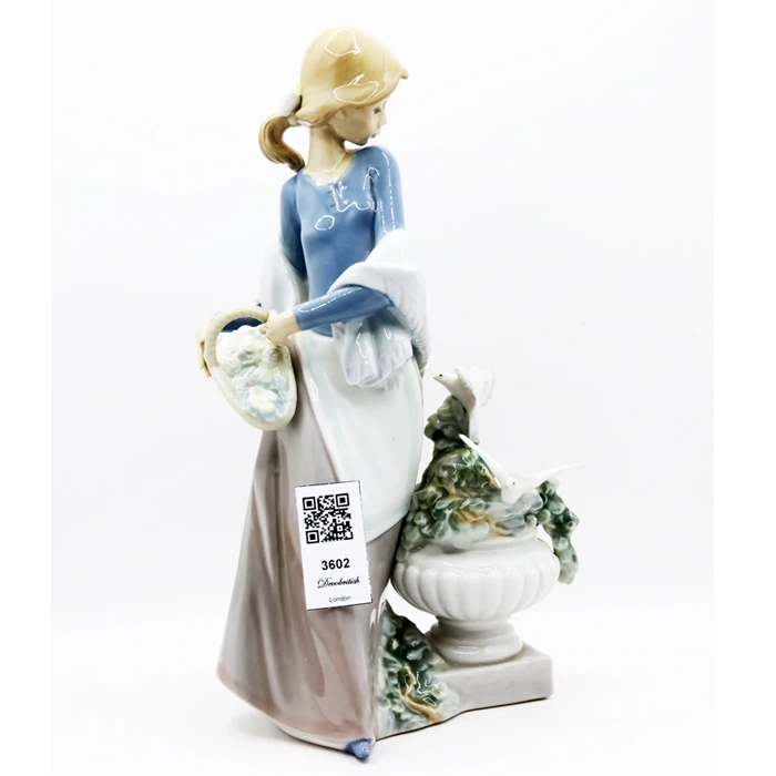 Lladro In the Garden Biblo Model 5416 – Woman with a Basket of