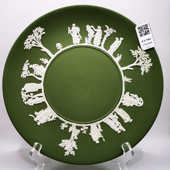 Wedgwood Green Wall Plate - Timeless Representation of Classic Elegance
