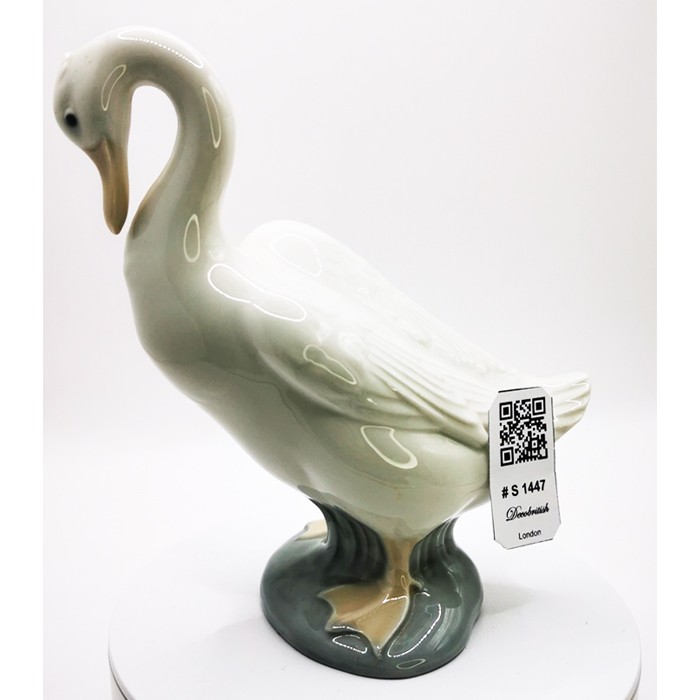 Nao Figurine - Goose Looking Up