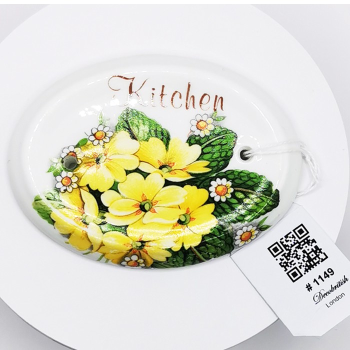 Porselen Mutfak Dekoru – "Kitchen" Yazılı Şık Duvar Süsü