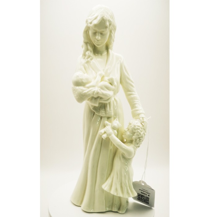 Royal Worcester „New Arrival“ ფიგურა - კეთილი იყოს შენი მობრძანება ოჯახში