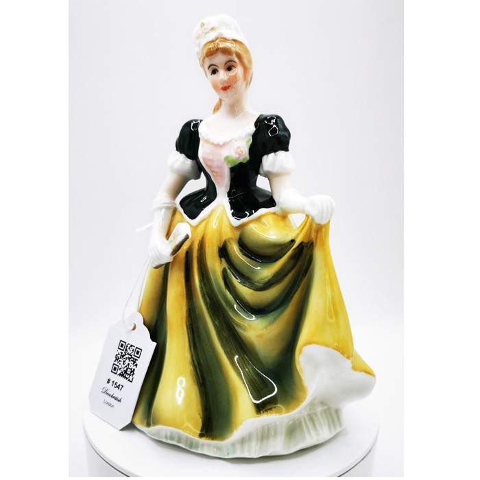 The Leonardo Collection "Mary" Figurine – A New Favorite for Your Collection with English Elegance and Majesty