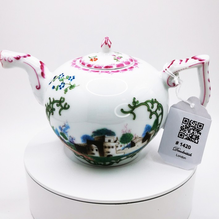 V&A Höchst Teapot – Handcrafted Porcelain Collector's Teapot
