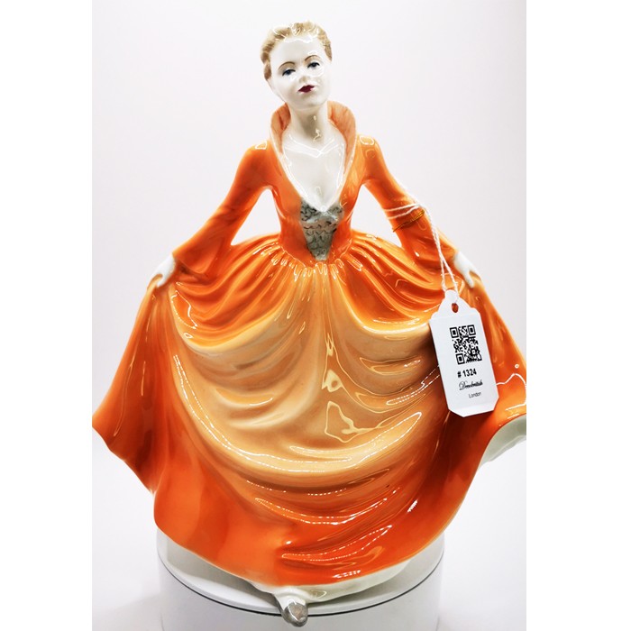 Coalport Ladies of Fashion – Grand Entrance Figurine