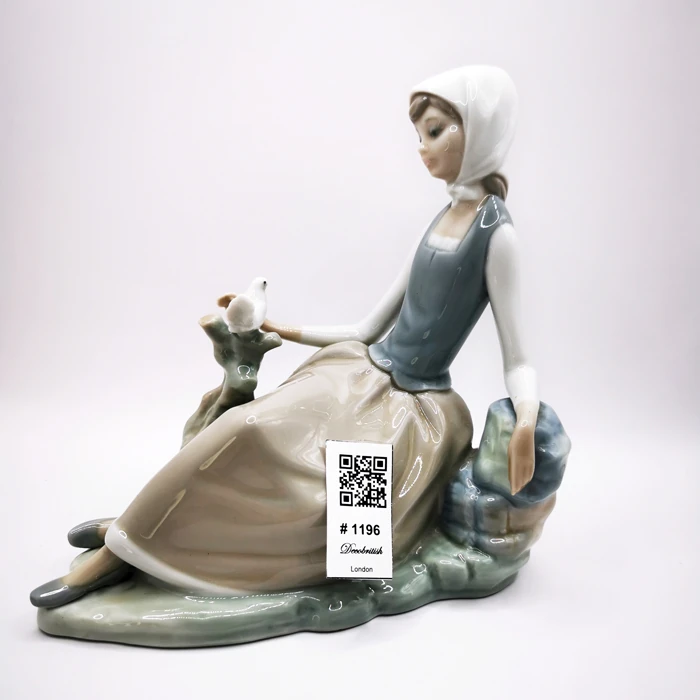 Lladro “Shepherdess with Dove” Biblo