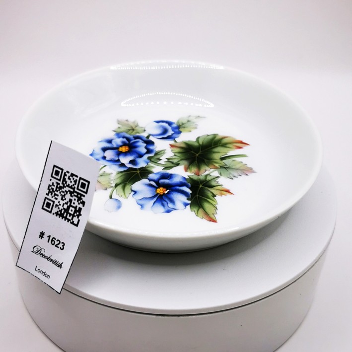 Royal Worcester Porcelain Serving Dish – Special Design for Elegant and Chic Service