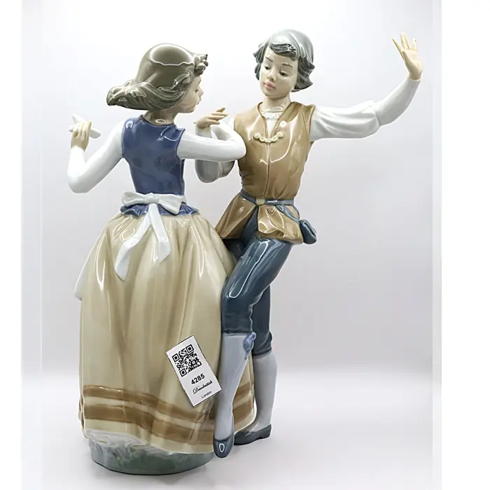 Lladro “Dancing the Polka” Biblo Model 5252 – Regino Torrijos