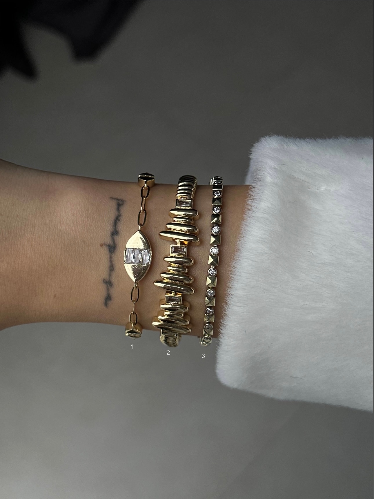 Marka model taş detaylı bileklik  1