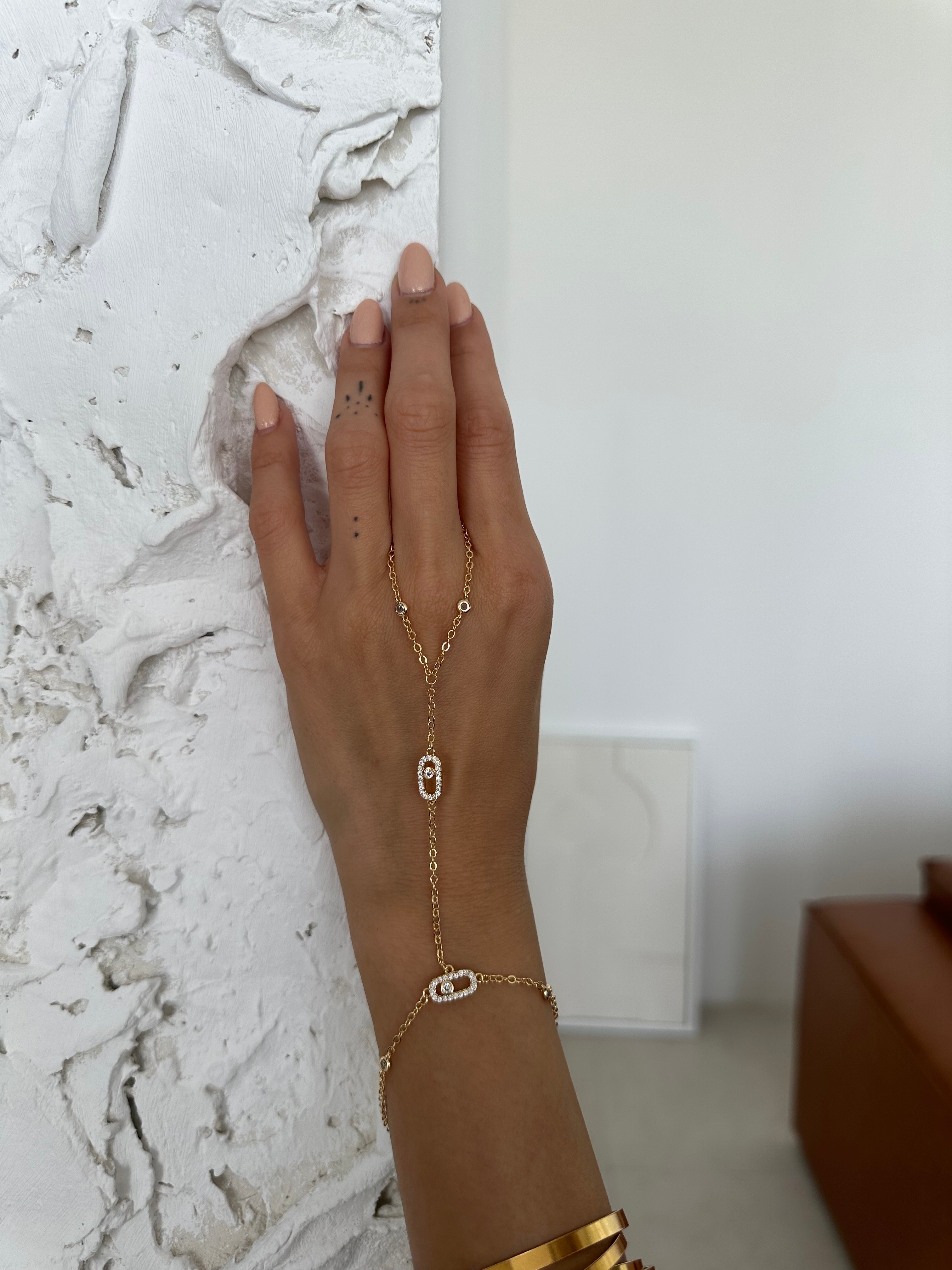 Marka model taş detaylı şahmeran