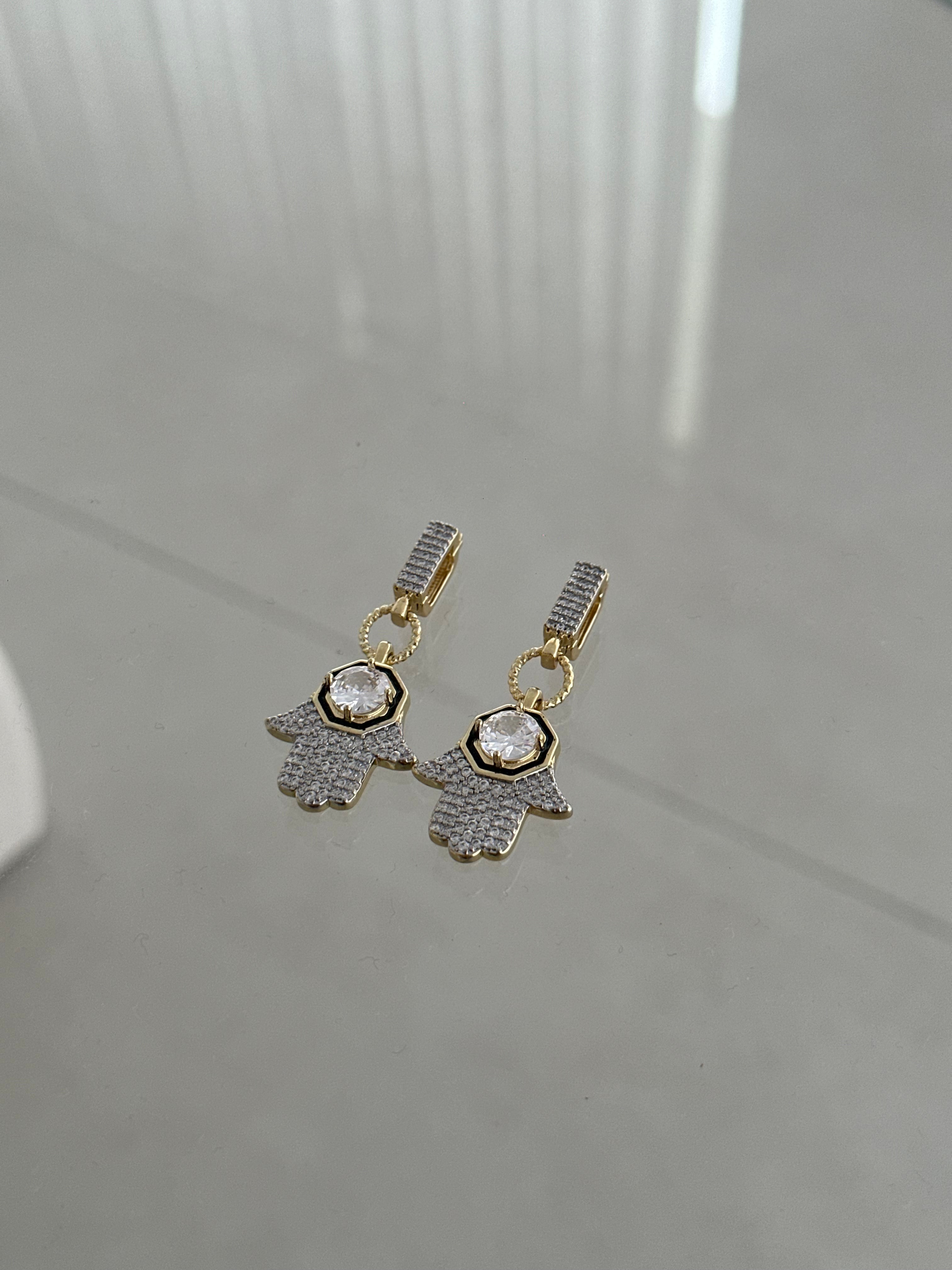 Taş detaylı sallantılı küpe 