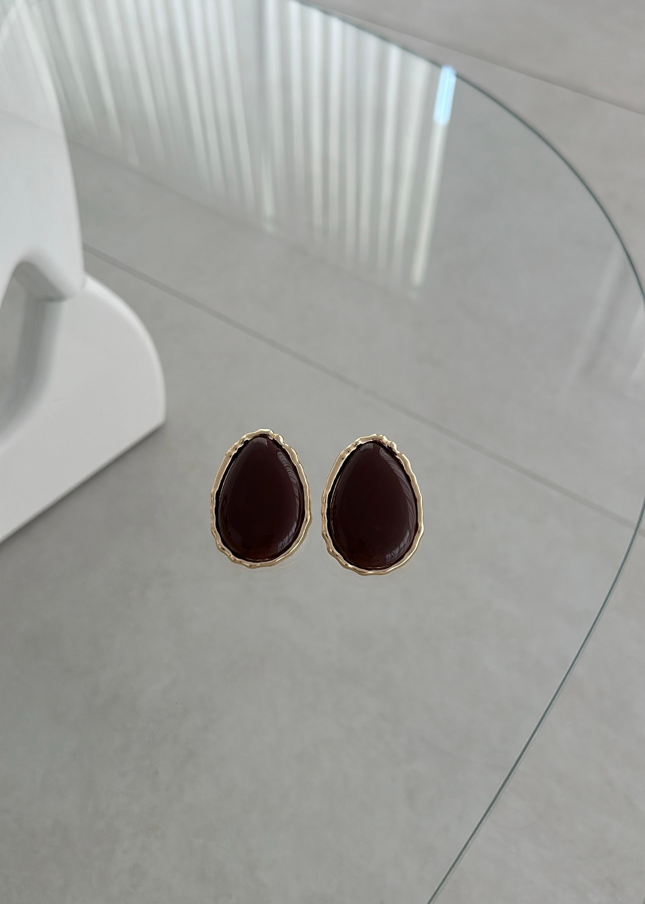 Kahve mineli asimetrik küpe 