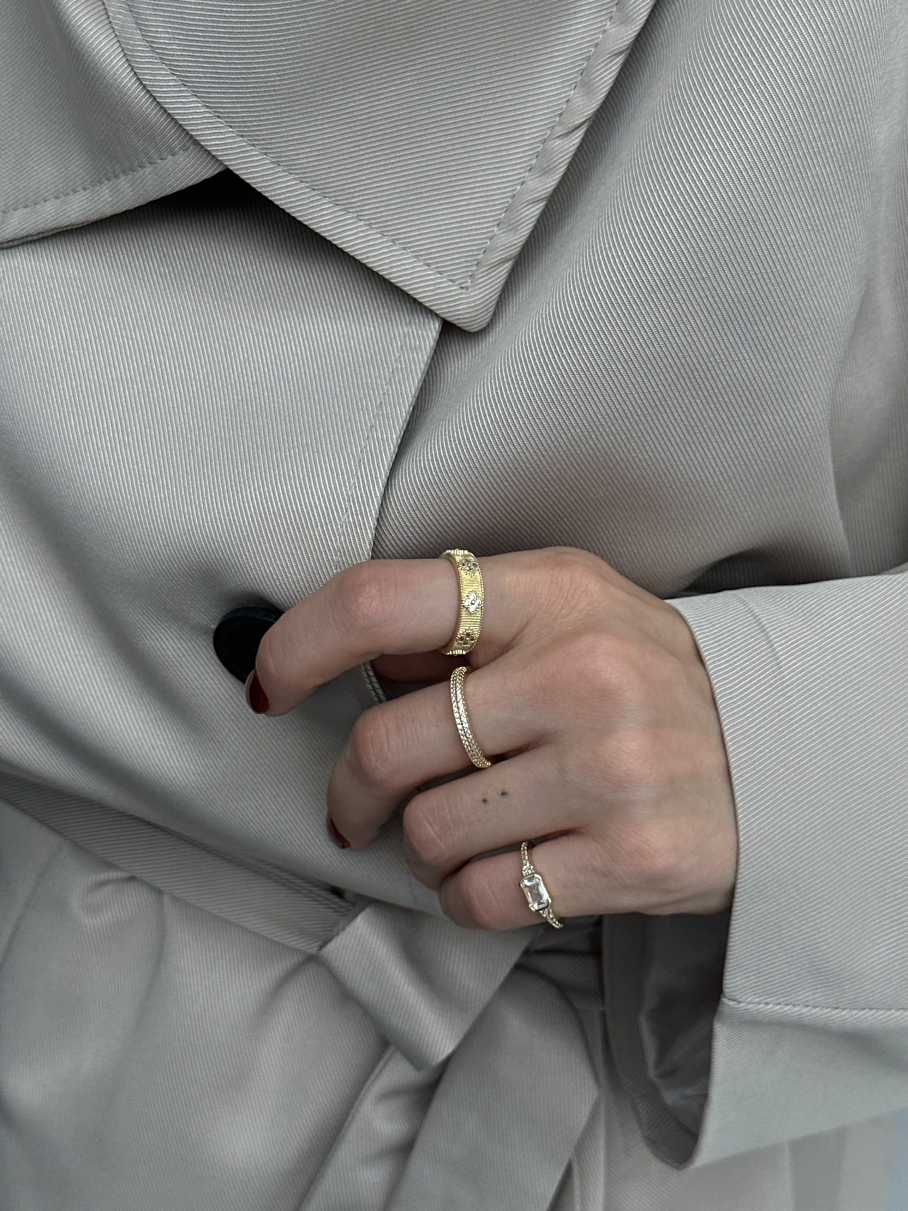 Yonca detaylı taşlı yüzük 1