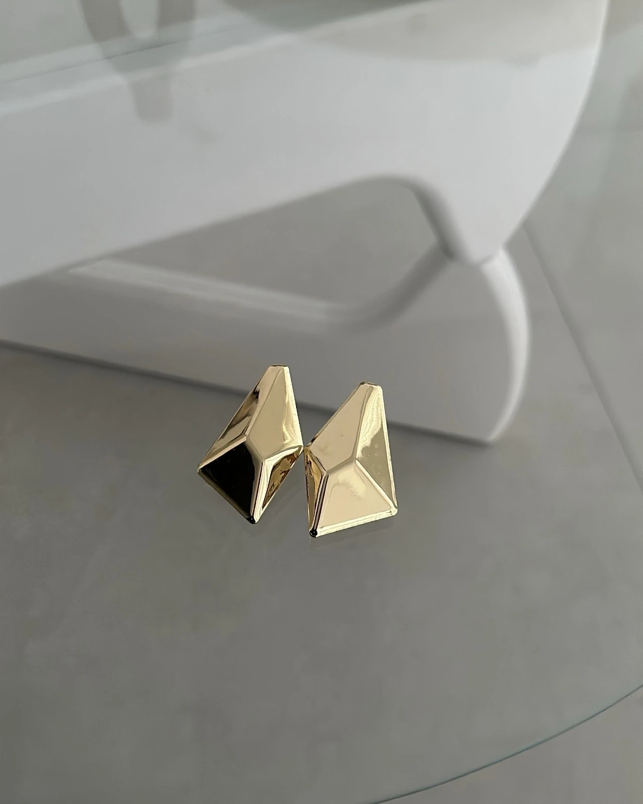 Gold asimetrik küpe 