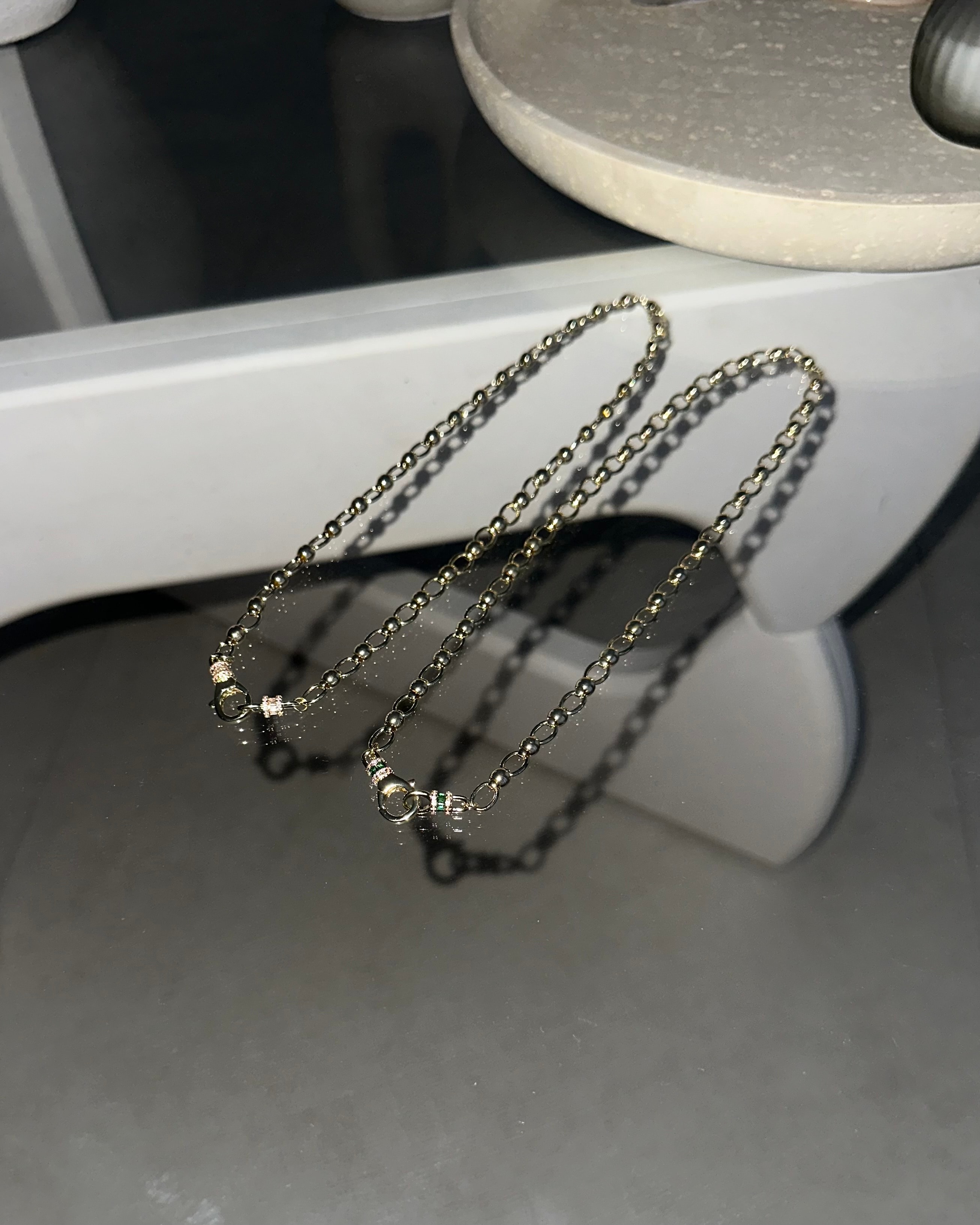 Yeşil taşlı kilit detaylı kolye 