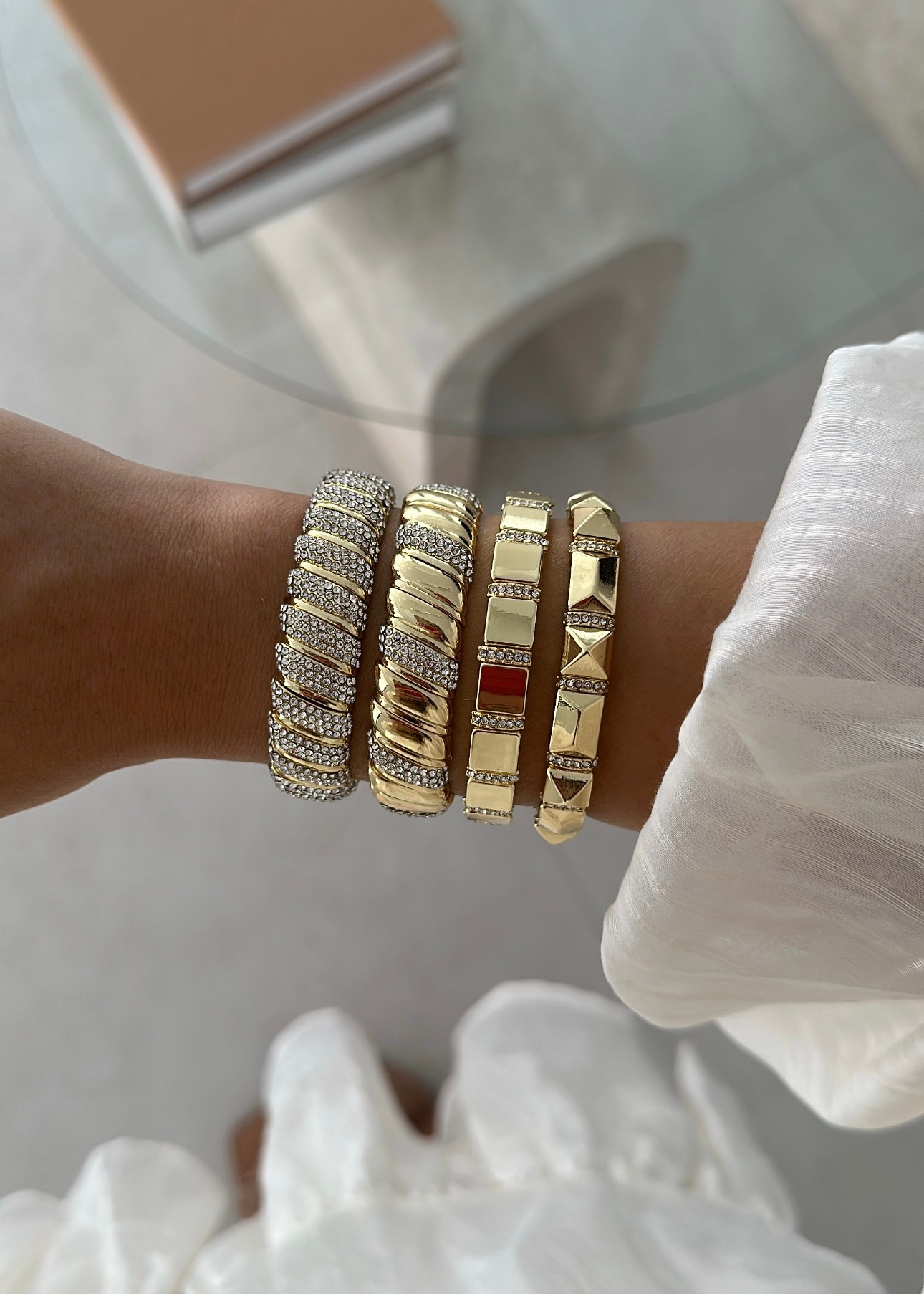 Taş detaylı premium seri gold esnek bileklik 